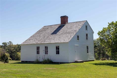 salt box roof with metal|17th century saltbox house.